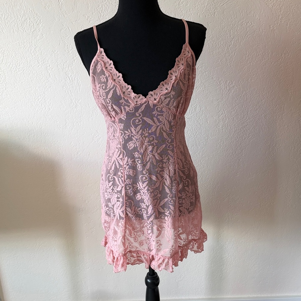 VINTAGE Elegant Pink Lace Chemise - Picture 1 of 3